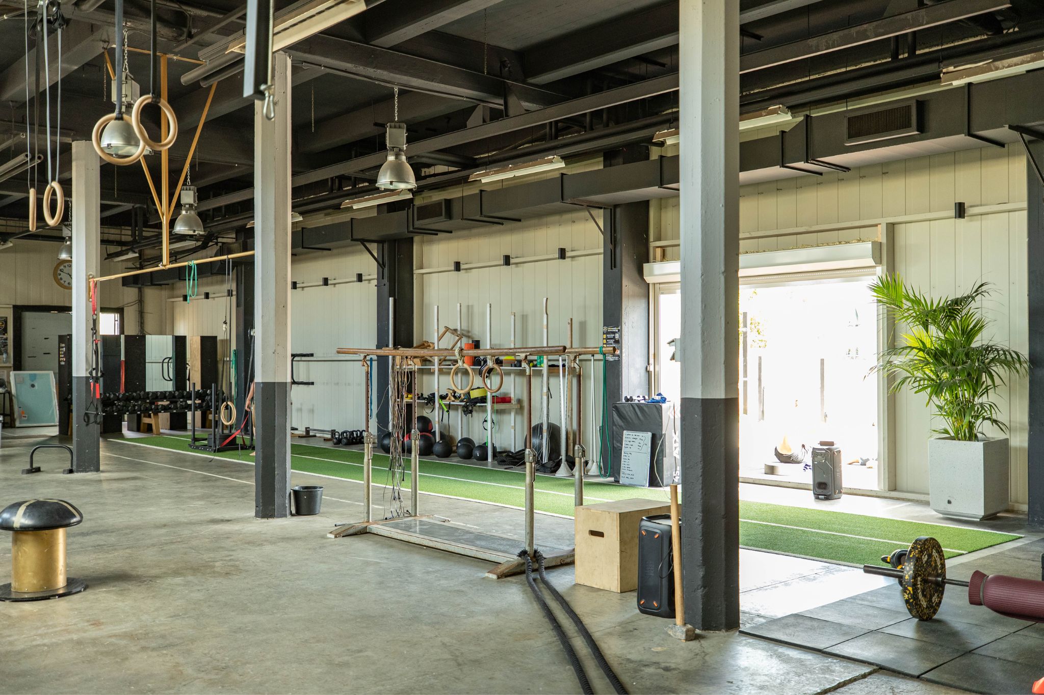 Binnen gym voor calisthenics